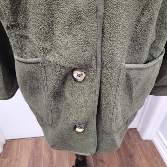 L. L. Bean Size XL Petite Green Fleece Button Up Jacket - Picture 4 of 8